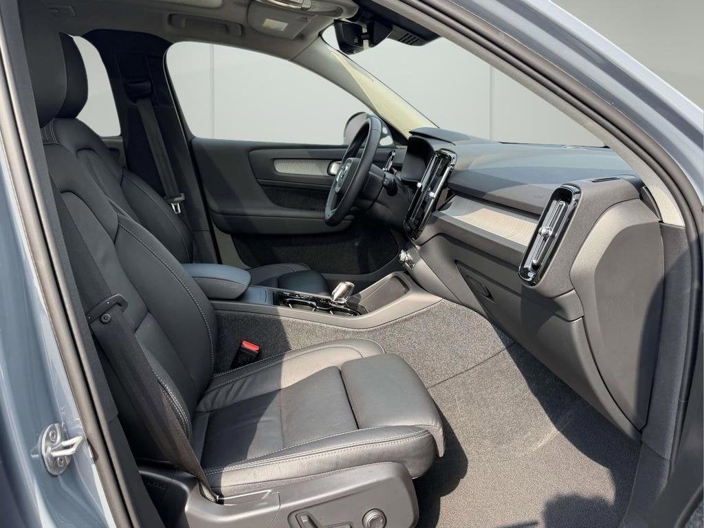 2023 Volvo XC40 B5 Plus Bright Theme