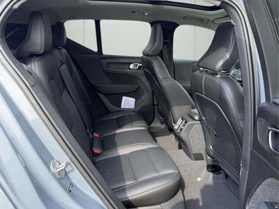 2023 Volvo XC40 B5 Plus Bright Theme
