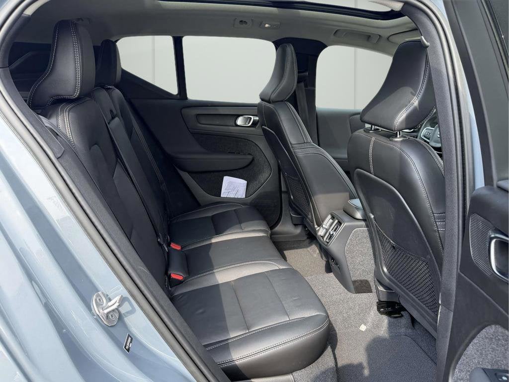 2023 Volvo XC40 B5 Plus Bright Theme
