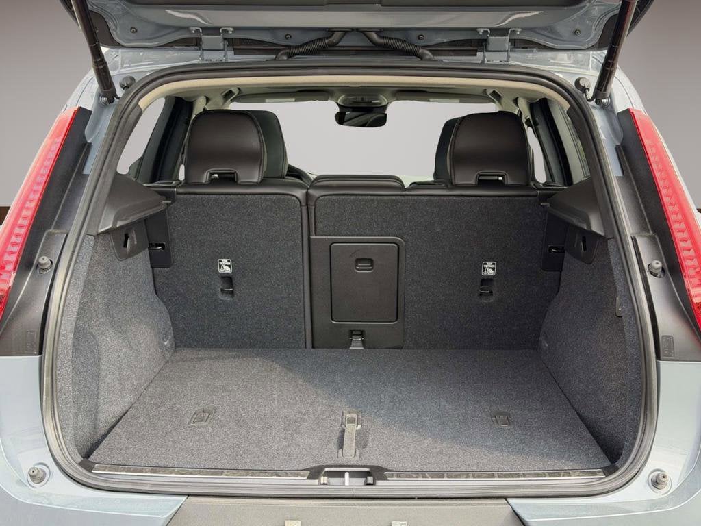 2023 Volvo XC40 B5 Plus Bright Theme