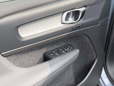2023 Volvo XC40 B5 Plus Bright Theme
