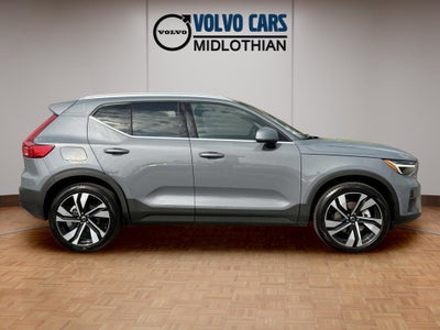 2023 Volvo XC40 B5 Plus Bright Theme