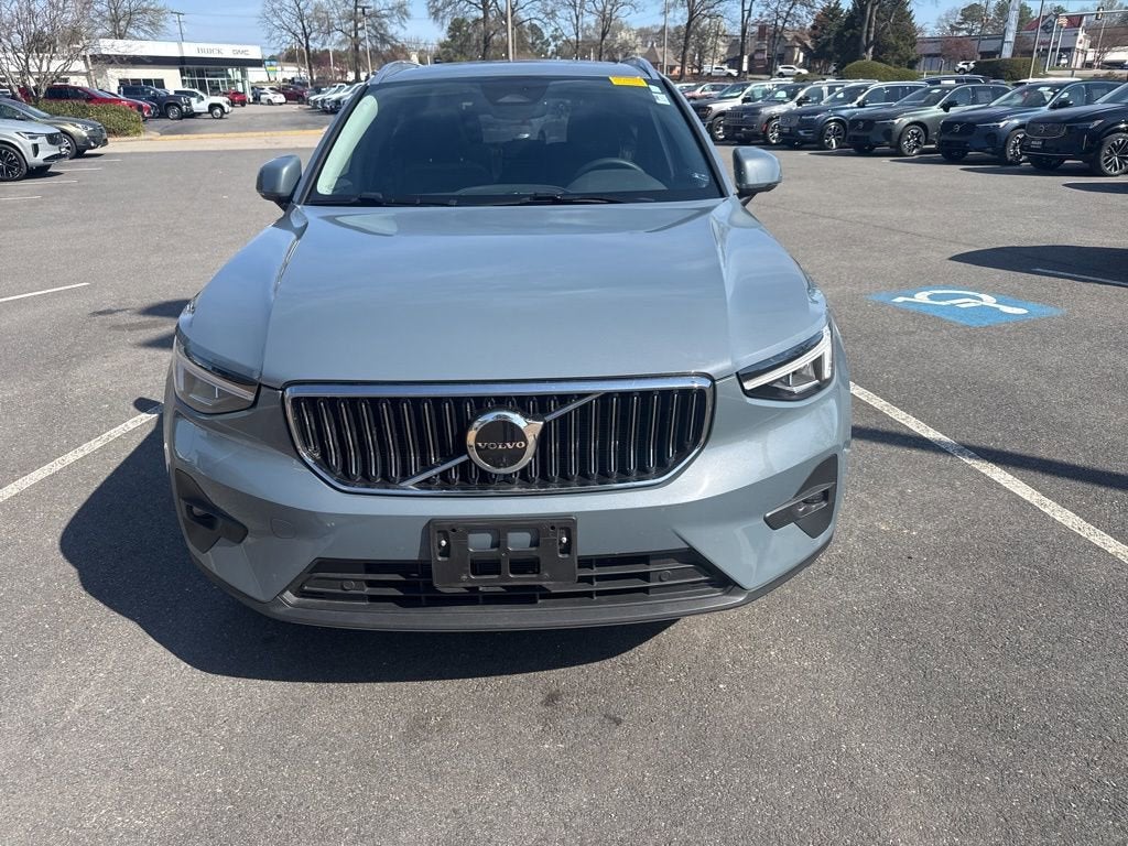 2023 Volvo XC40 B5 Plus Bright Theme