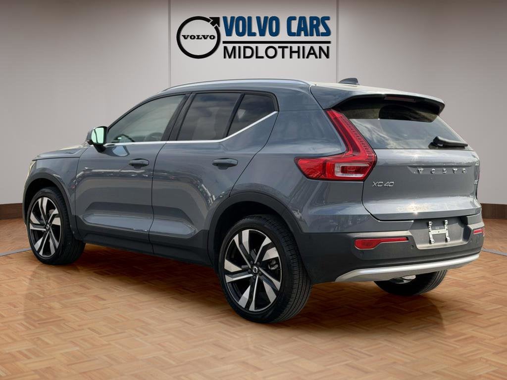 2023 Volvo XC40 B5 Plus Bright Theme