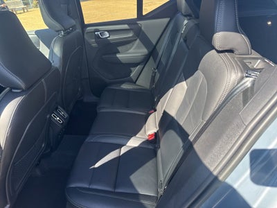 2023 Volvo XC40 B5 Plus Bright Theme