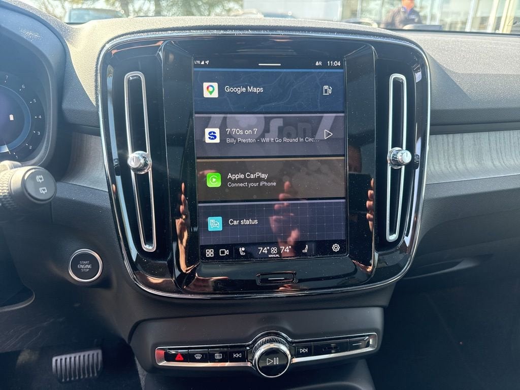 2023 Volvo XC40 B5 Plus Bright Theme