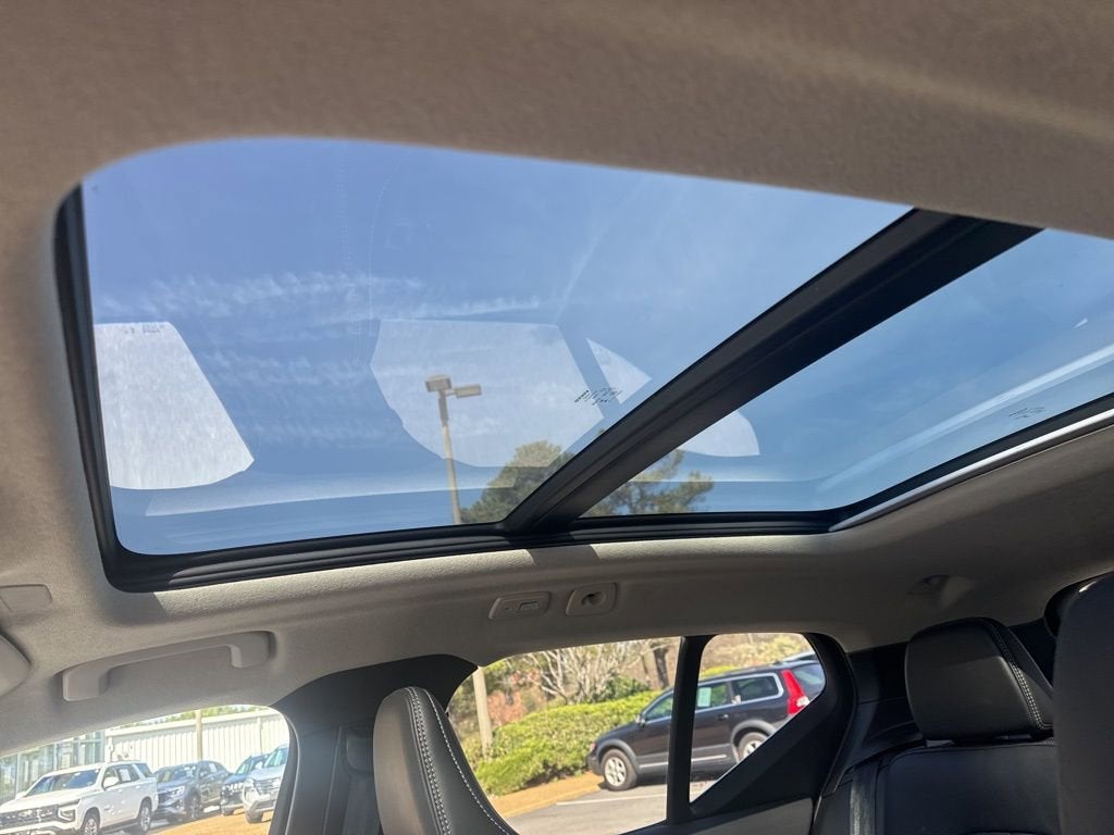 2023 Volvo XC40 B5 Plus Bright Theme