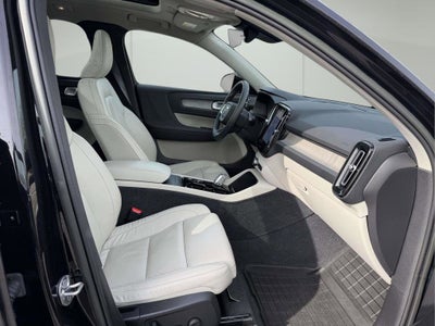 2023 Volvo XC40 B5 Plus Bright Theme