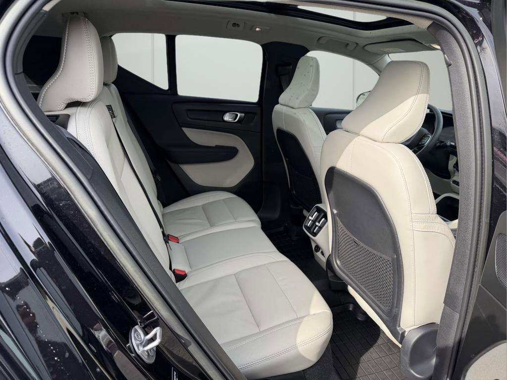 2023 Volvo XC40 B5 Plus Bright Theme