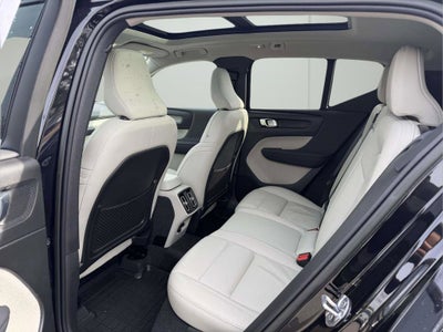 2023 Volvo XC40 B5 Plus Bright Theme