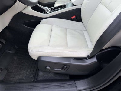 2023 Volvo XC40 B5 Plus Bright Theme