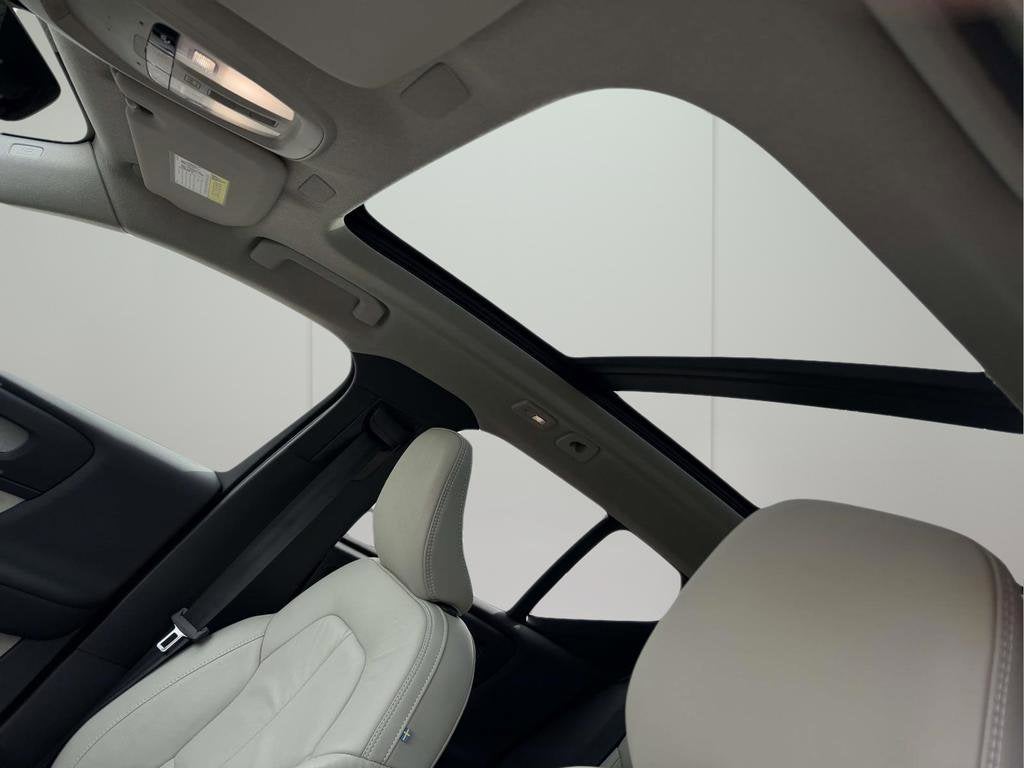 2023 Volvo XC40 B5 Plus Bright Theme