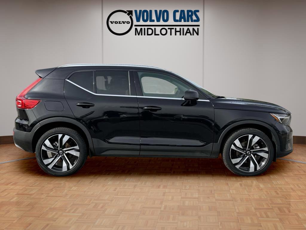 2023 Volvo XC40 B5 Plus Bright Theme