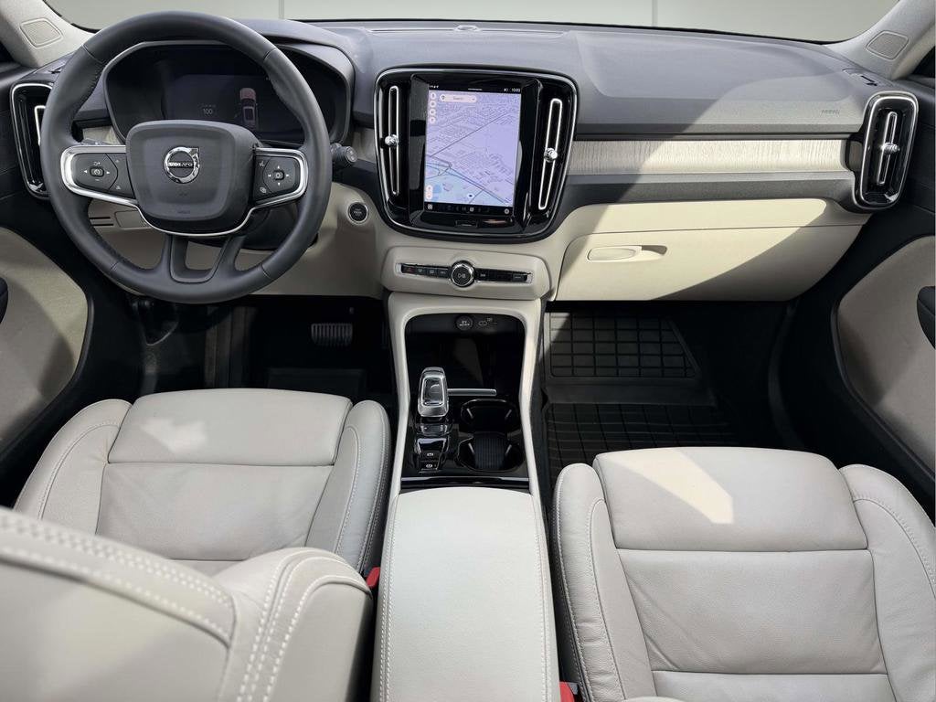 2023 Volvo XC40 B5 Plus Bright Theme
