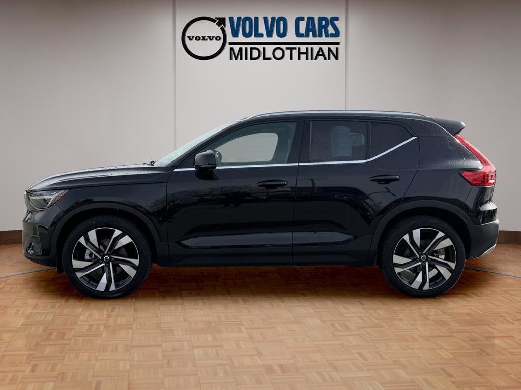 2023 Volvo XC40 B5 Plus Bright Theme