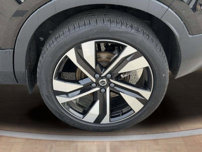 2023 Volvo XC40 B5 Plus Bright Theme