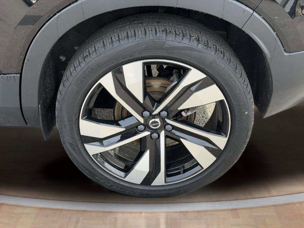 2023 Volvo XC40 B5 Plus Bright Theme