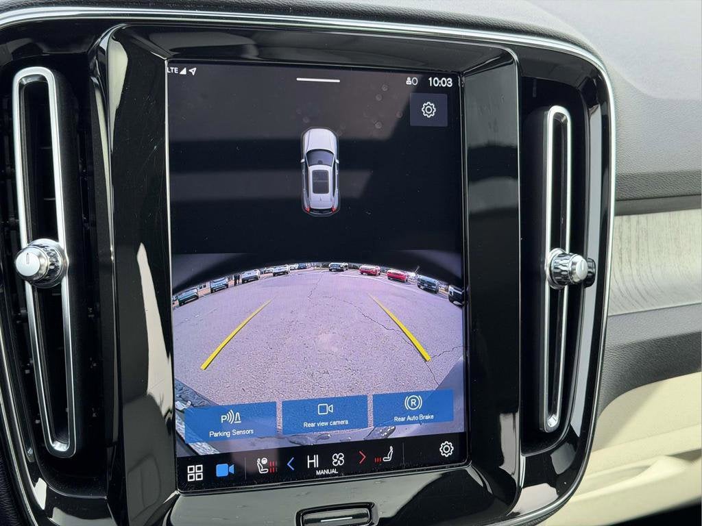 2023 Volvo XC40 B5 Plus Bright Theme