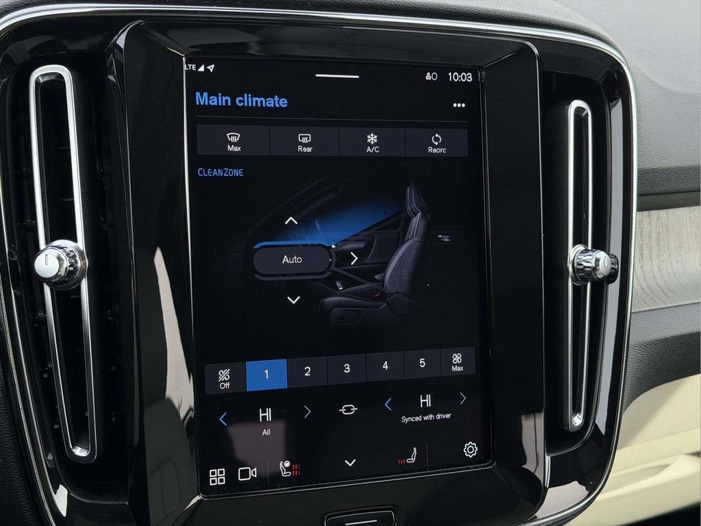 2023 Volvo XC40 B5 Plus Bright Theme