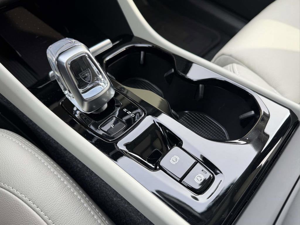 2023 Volvo XC40 B5 Plus Bright Theme