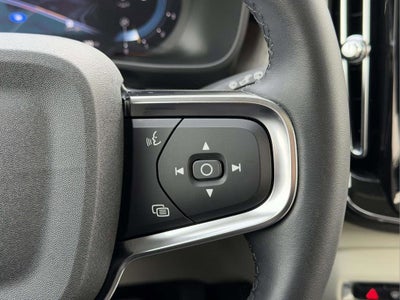 2023 Volvo XC40 B5 Plus Bright Theme