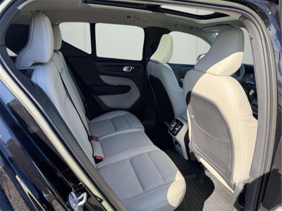 2023 Volvo XC40 B5 Plus Dark Theme