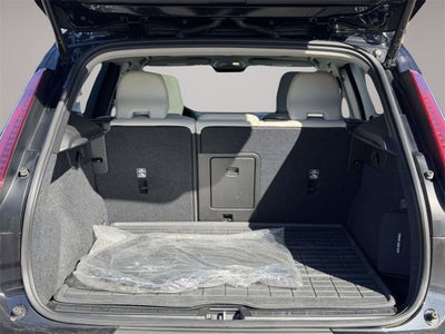 2023 Volvo XC40 B5 Plus Dark Theme