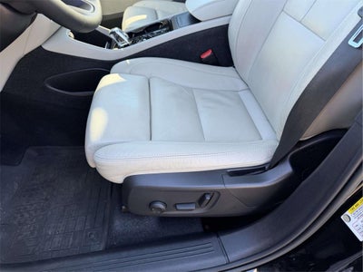 2023 Volvo XC40 B5 Plus Dark Theme