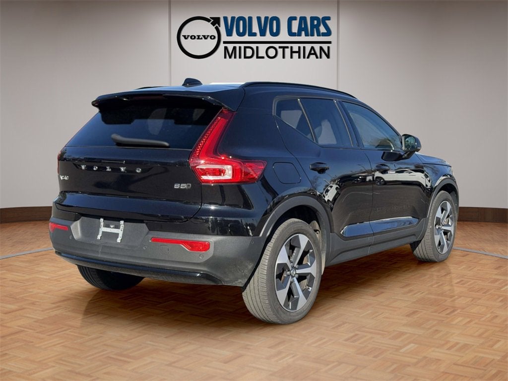 2023 Volvo XC40 B5 Plus Dark Theme
