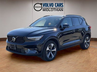 2023 Volvo XC40 B5 Plus Dark Theme