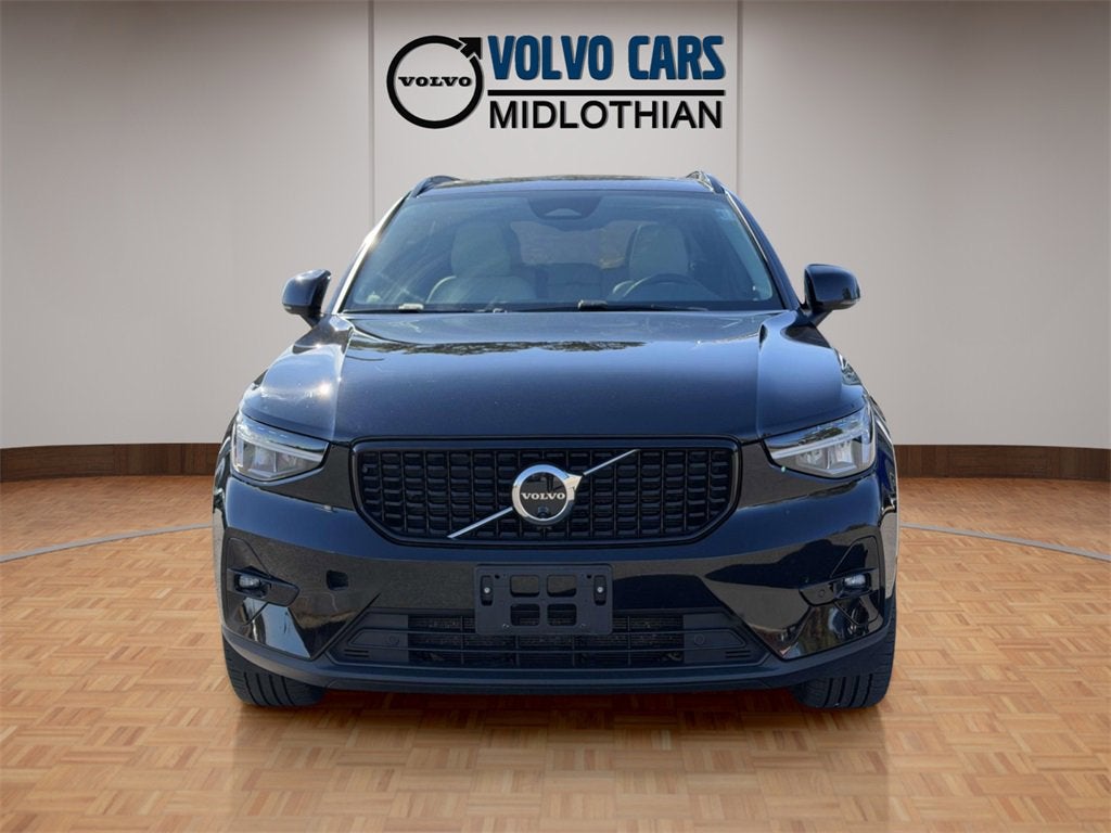 2023 Volvo XC40 B5 Plus Dark Theme