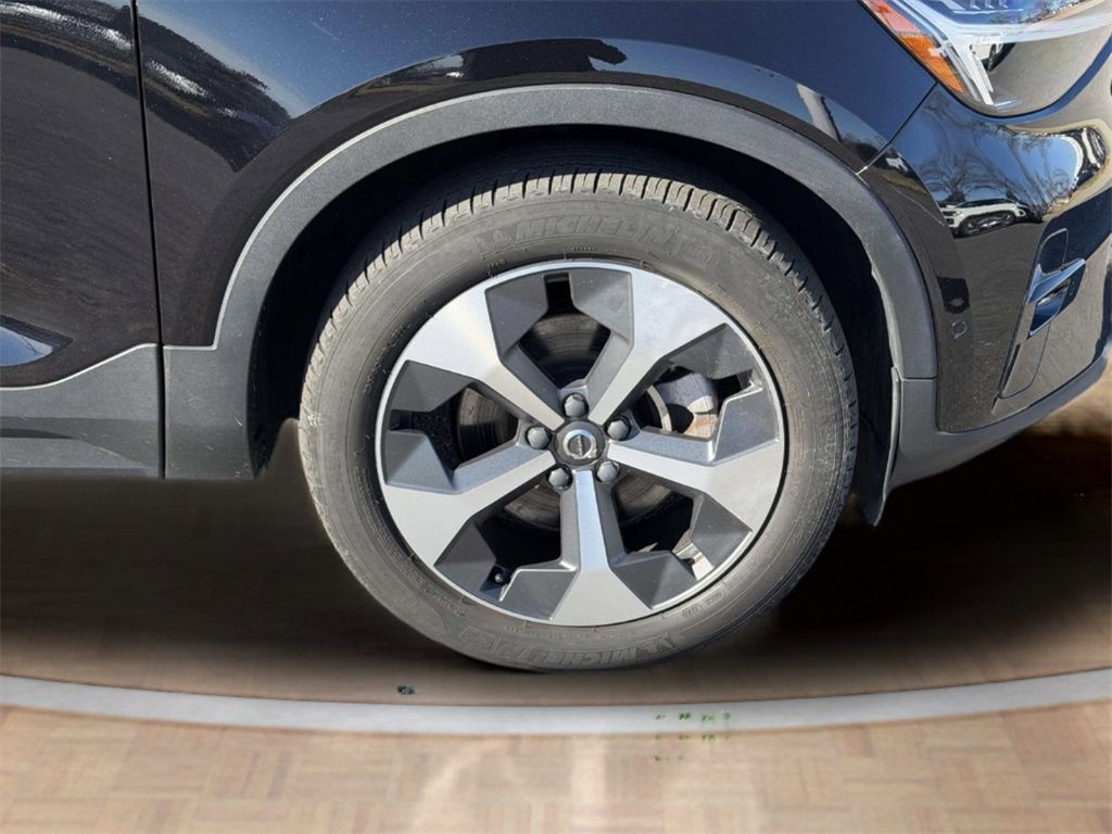 2023 Volvo XC40 B5 Plus Dark Theme