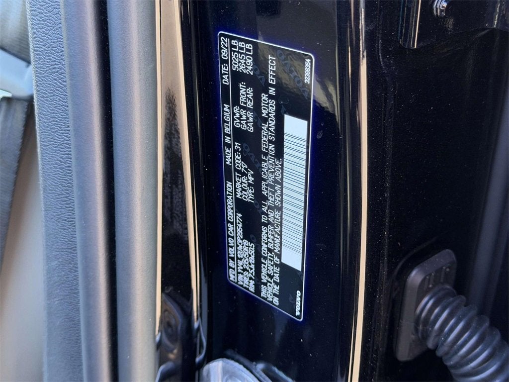 2023 Volvo XC40 B5 Plus Dark Theme