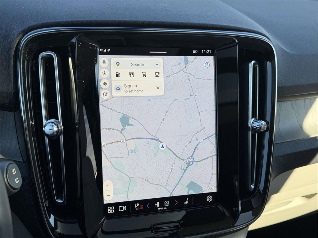 2023 Volvo XC40 B5 Plus Dark Theme