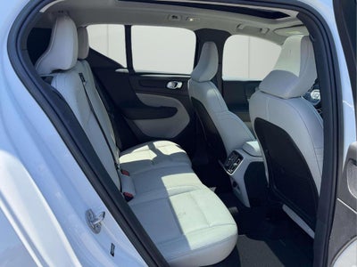 2023 Volvo XC40 B5 Plus Dark Theme