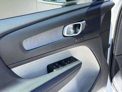 2023 Volvo XC40 B5 Plus Dark Theme