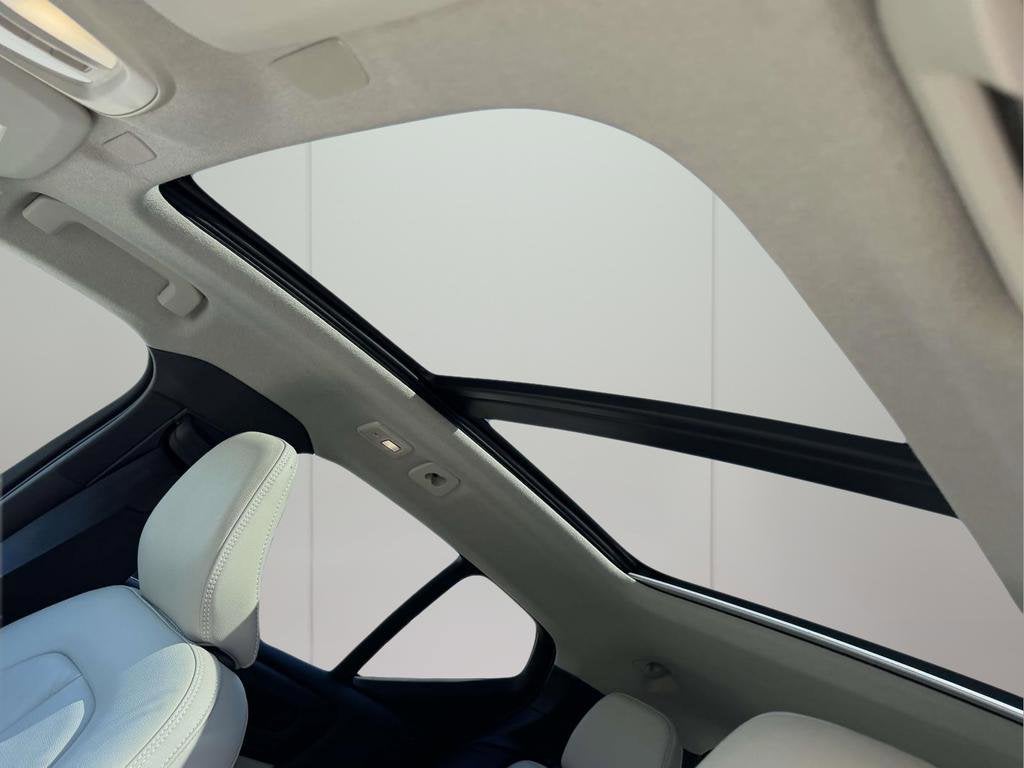 2023 Volvo XC40 B5 Plus Dark Theme