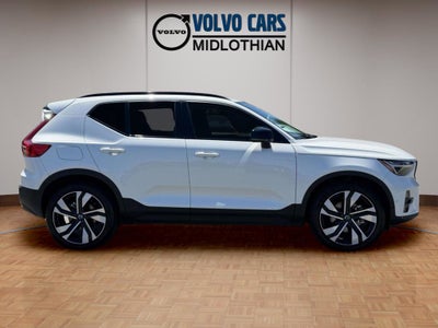 2023 Volvo XC40 B5 Plus Dark Theme