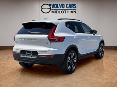 2023 Volvo XC40 B5 Plus Dark Theme