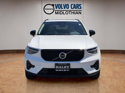 2023 Volvo XC40 B5 Plus Dark Theme