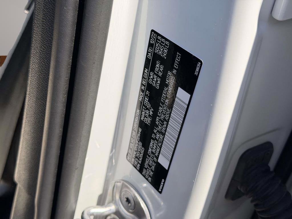 2023 Volvo XC40 B5 Plus Dark Theme