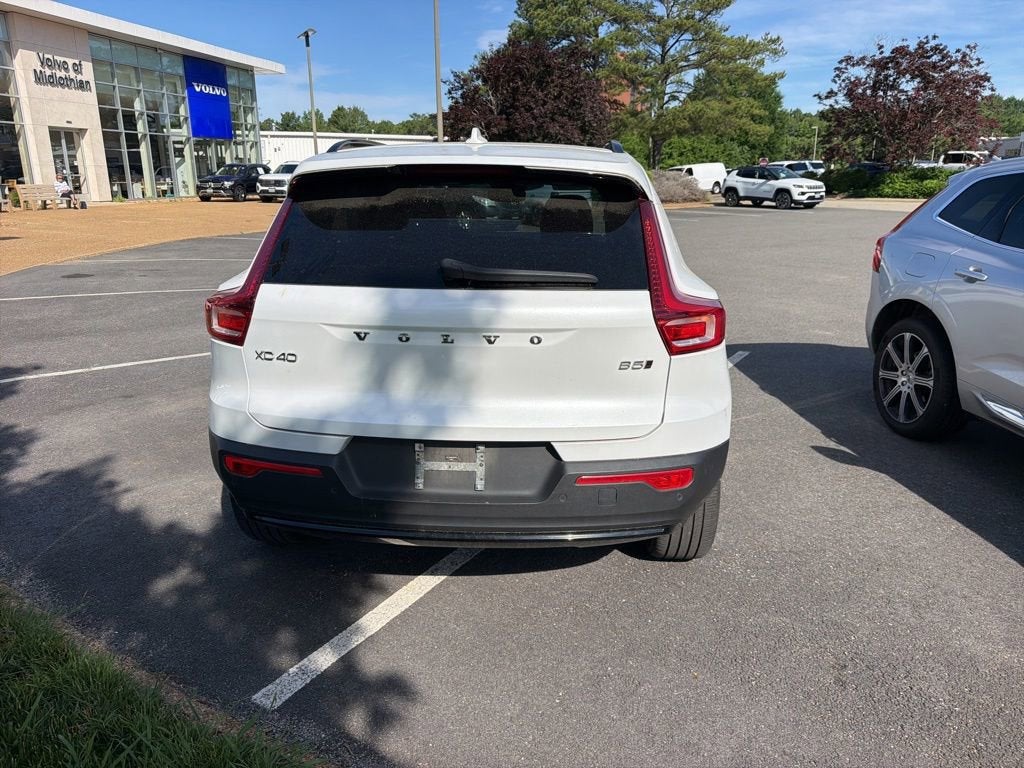 2023 Volvo XC40 B5 Plus Dark Theme