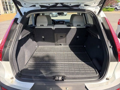2023 Volvo XC40 B5 Plus Dark Theme