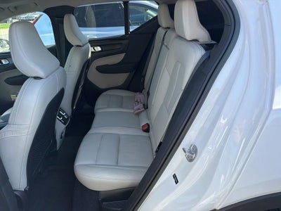 2023 Volvo XC40 B5 Plus Dark Theme