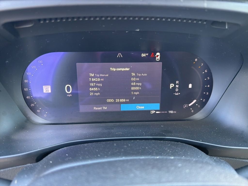 2023 Volvo XC40 B5 Plus Dark Theme