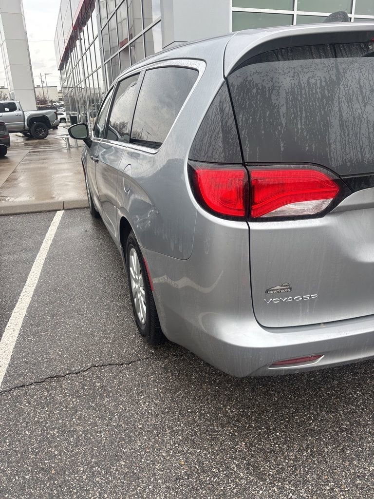 2020 Chrysler Voyager L