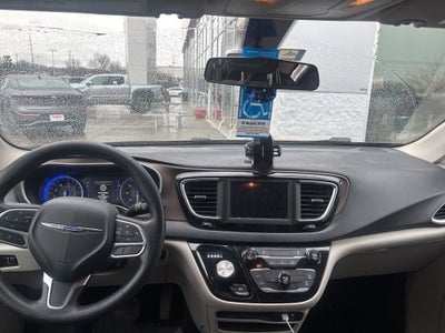 2020 Chrysler Voyager L