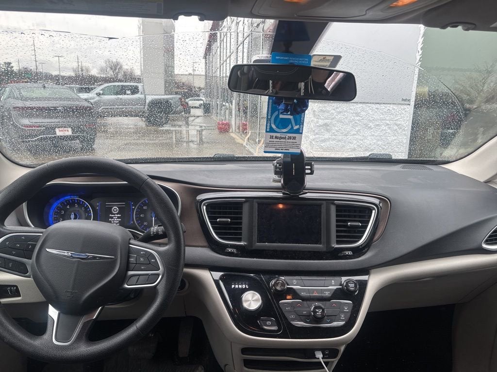 2020 Chrysler Voyager L