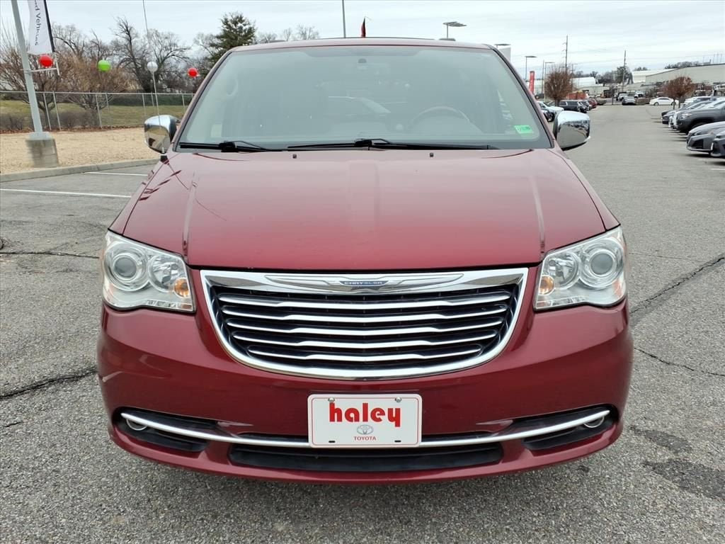 2016 Chrysler Town & Country Limited Platinum