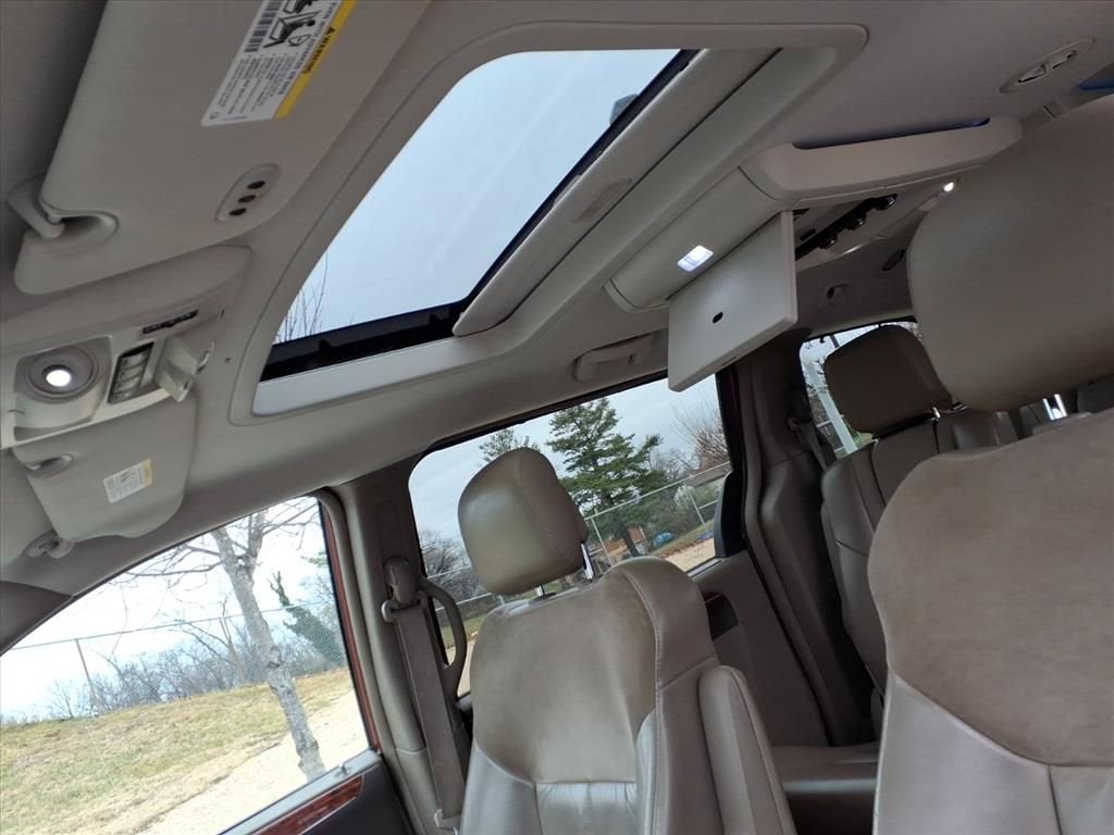 2016 Chrysler Town & Country Limited Platinum